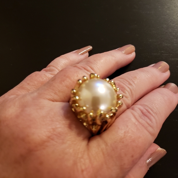 💕Faux Pearl  Fashion Ring - Picture 2 of 3